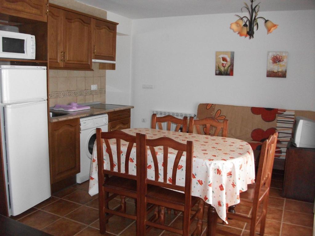 Apartamentos Arcos De Solana Vilas del Turbon Exterior photo